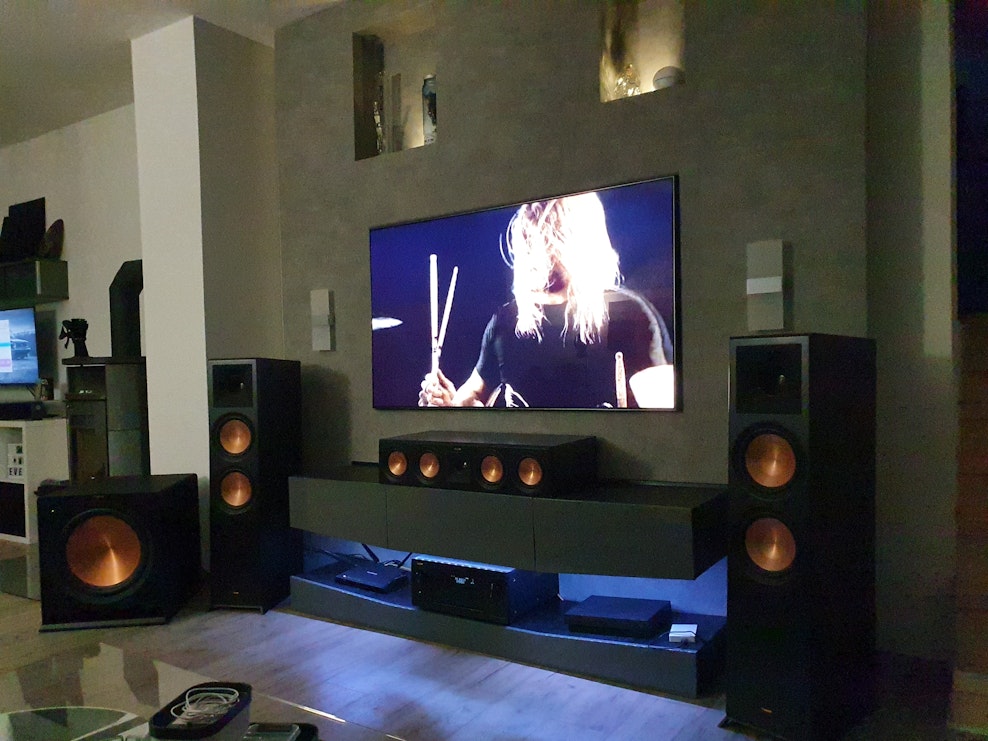 Stephan Kruif Klipsch Monday Showcase home theater setup with TV